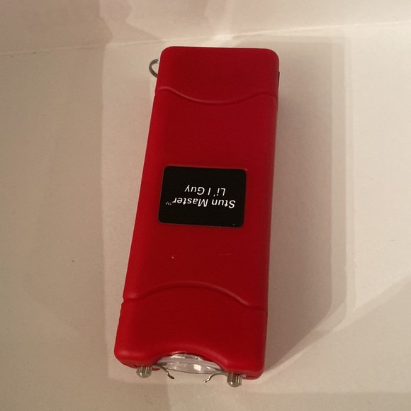 Red taser ❤️ - Picture 5 of 7